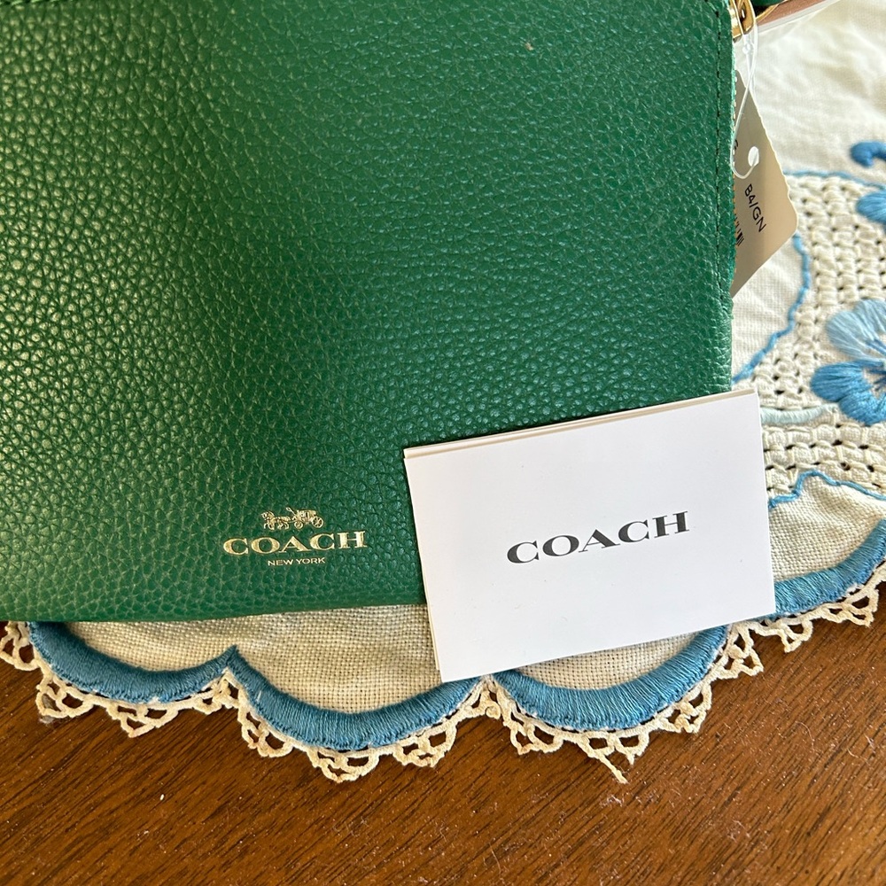 HOST PICK! NWT COACH WRISTLET-Pebble leather-Beautiful Green! - Picture 6 of 8